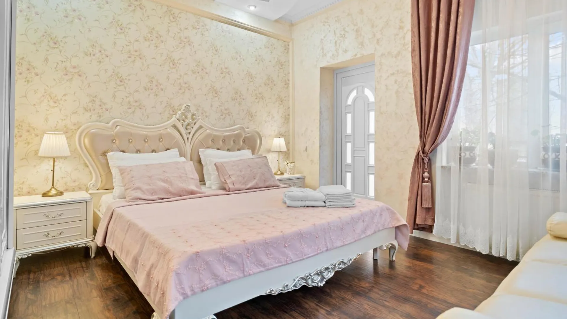 Apartament Luxurious Villa With Lush Garden And Huge Terrace Near Herastrau Park Bucureşti România